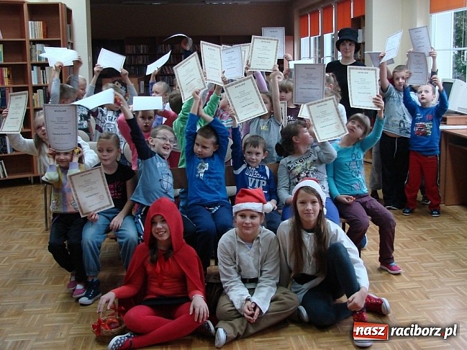 Zdjęcie w galerii na portalu naszraciborz.pl: My uczniowie pierwszej klasy Tobie, Książko przyrzekamy… wiadomości z regionu