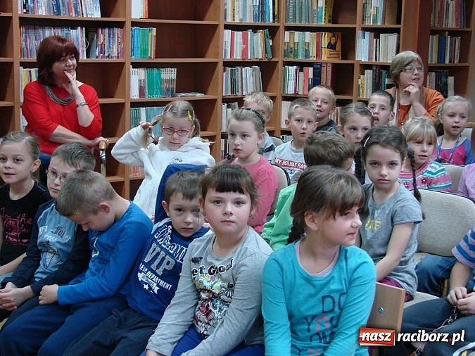 Zdjęcie w galerii na portalu naszraciborz.pl: My uczniowie pierwszej klasy Tobie, Książko przyrzekamy… wiadomości z regionu