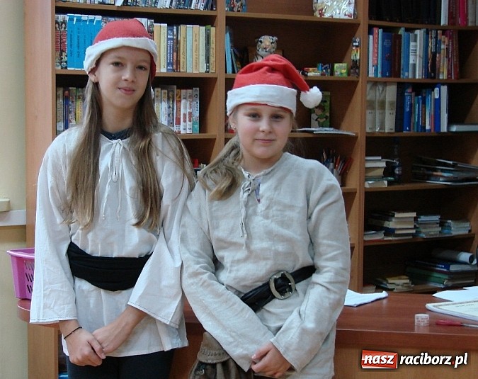 Zdjęcie w galerii na portalu naszraciborz.pl: My uczniowie pierwszej klasy Tobie, Książko przyrzekamy… wiadomości z regionu
