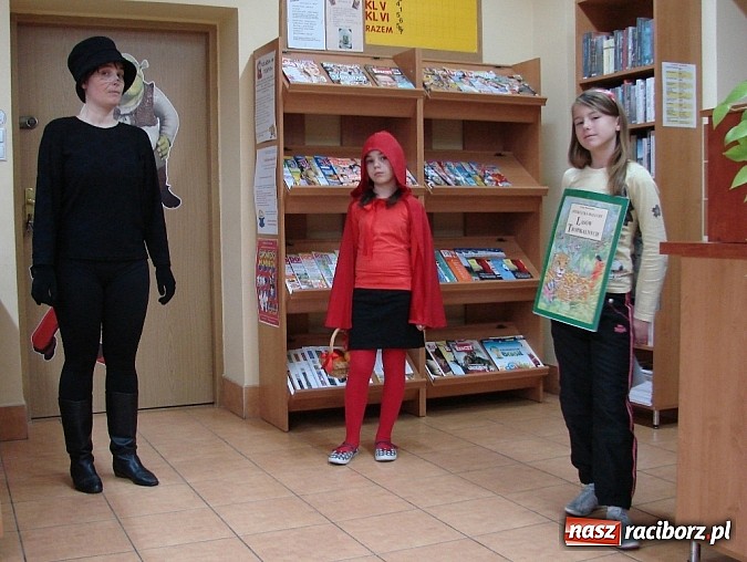 Zdjęcie w galerii na portalu naszraciborz.pl: My uczniowie pierwszej klasy Tobie, Książko przyrzekamy… wiadomości z regionu