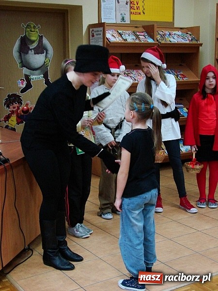Zdjęcie w galerii na portalu naszraciborz.pl: My uczniowie pierwszej klasy Tobie, Książko przyrzekamy… wiadomości z regionu