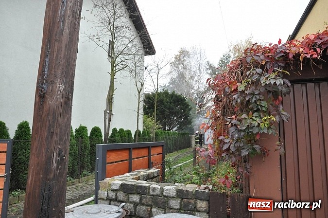 Zdjęcie w galerii na portalu naszraciborz.pl: 700 tys. zł strat w pożarze domów na Skłodowskiej. Przyczyną było podpalenie wiadomości z regionu