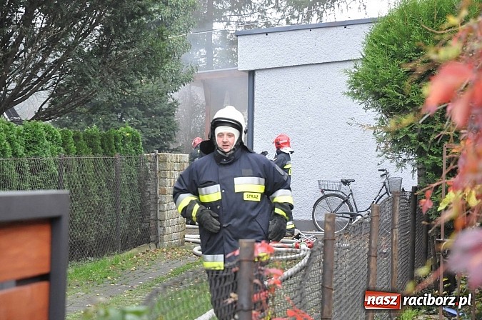 Zdjęcie w galerii na portalu naszraciborz.pl: 700 tys. zł strat w pożarze domów na Skłodowskiej. Przyczyną było podpalenie wiadomości z regionu
