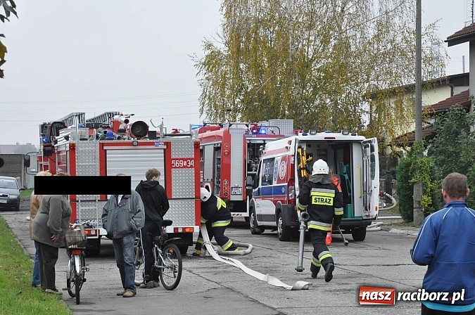 Zdjęcie w galerii na portalu naszraciborz.pl: 700 tys. zł strat w pożarze domów na Skłodowskiej. Przyczyną było podpalenie wiadomości z regionu