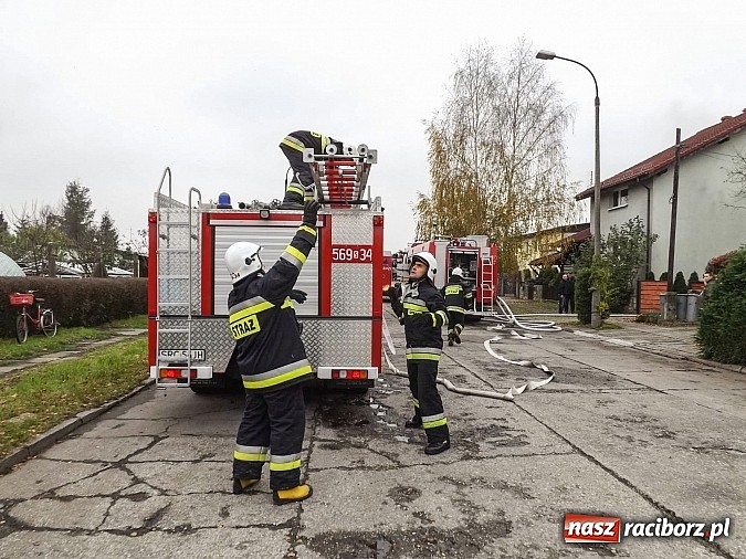 Zdjęcie w galerii na portalu naszraciborz.pl: 700 tys. zł strat w pożarze domów na Skłodowskiej. Przyczyną było podpalenie wiadomości z regionu