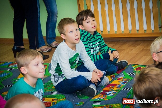 Zdjęcie w galerii na portalu naszraciborz.pl: Wielkie czytanie, czyli wieczór bajek w SP 15 wiadomości z regionu