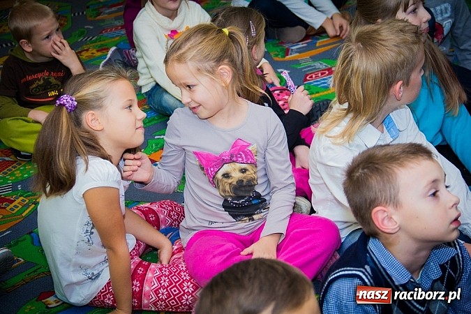 Zdjęcie w galerii na portalu naszraciborz.pl: Wielkie czytanie, czyli wieczór bajek w SP 15 wiadomości z regionu