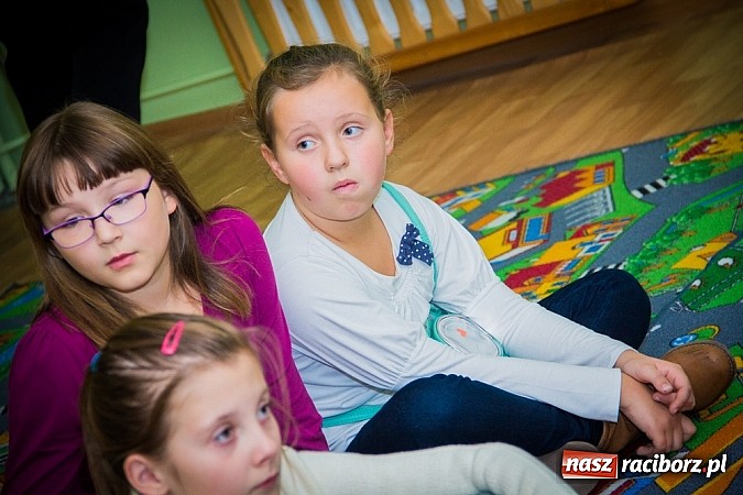 Zdjęcie w galerii na portalu naszraciborz.pl: Wielkie czytanie, czyli wieczór bajek w SP 15 wiadomości z regionu