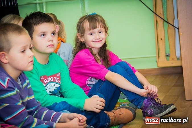 Zdjęcie w galerii na portalu naszraciborz.pl: Wielkie czytanie, czyli wieczór bajek w SP 15 wiadomości z regionu