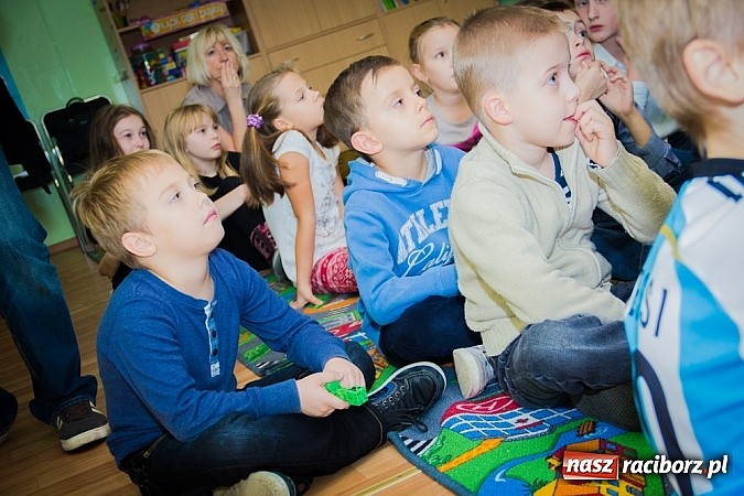 Zdjęcie w galerii na portalu naszraciborz.pl: Wielkie czytanie, czyli wieczór bajek w SP 15 wiadomości z regionu