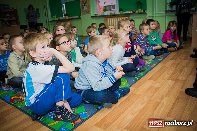 Zdjęcie w galerii na portalu naszraciborz.pl: Wielkie czytanie, czyli wieczór bajek w SP 15 wiadomości z regionu