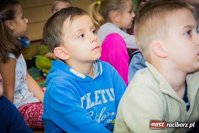 Zdjęcie w galerii na portalu naszraciborz.pl: Wielkie czytanie, czyli wieczór bajek w SP 15 wiadomości z regionu