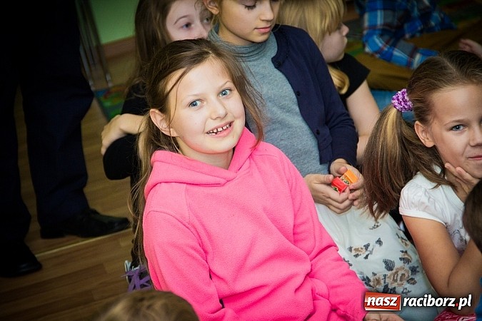 Zdjęcie w galerii na portalu naszraciborz.pl: Wielkie czytanie, czyli wieczór bajek w SP 15 wiadomości z regionu