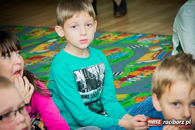 Zdjęcie w galerii na portalu naszraciborz.pl: Wielkie czytanie, czyli wieczór bajek w SP 15 wiadomości z regionu