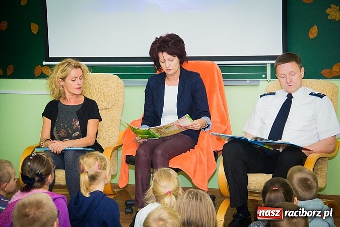 Zdjęcie w galerii na portalu naszraciborz.pl: Wielkie czytanie, czyli wieczór bajek w SP 15 wiadomości z regionu