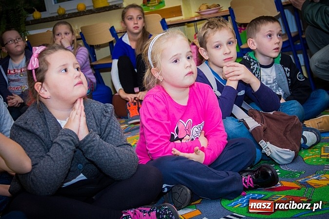 Zdjęcie w galerii na portalu naszraciborz.pl: Wielkie czytanie, czyli wieczór bajek w SP 15 wiadomości z regionu