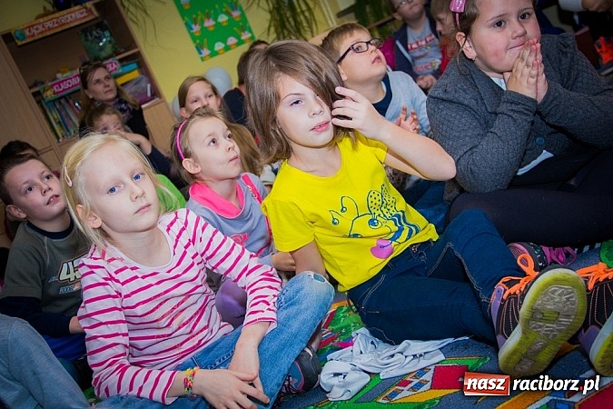 Zdjęcie w galerii na portalu naszraciborz.pl: Wielkie czytanie, czyli wieczór bajek w SP 15 wiadomości z regionu