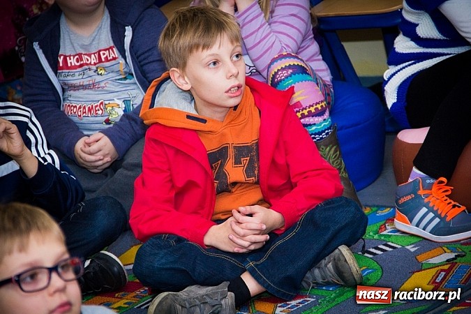 Zdjęcie w galerii na portalu naszraciborz.pl: Wielkie czytanie, czyli wieczór bajek w SP 15 wiadomości z regionu