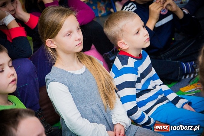Zdjęcie w galerii na portalu naszraciborz.pl: Wielkie czytanie, czyli wieczór bajek w SP 15 wiadomości z regionu
