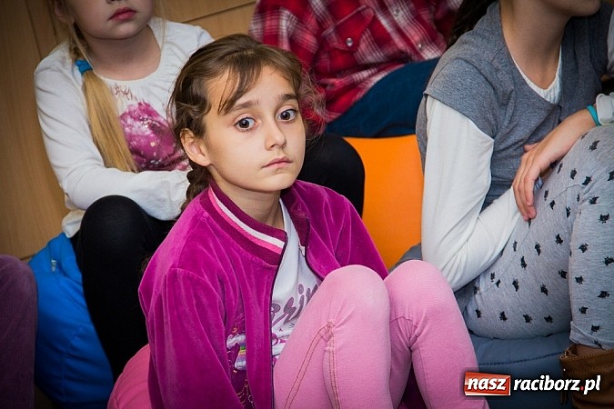 Zdjęcie w galerii na portalu naszraciborz.pl: Wielkie czytanie, czyli wieczór bajek w SP 15 wiadomości z regionu