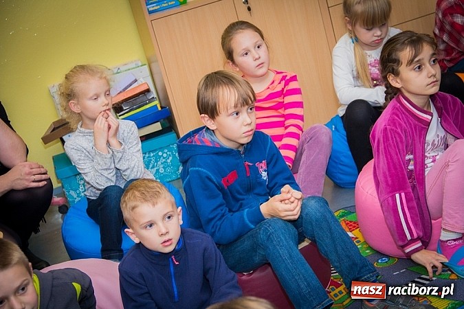 Zdjęcie w galerii na portalu naszraciborz.pl: Wielkie czytanie, czyli wieczór bajek w SP 15 wiadomości z regionu