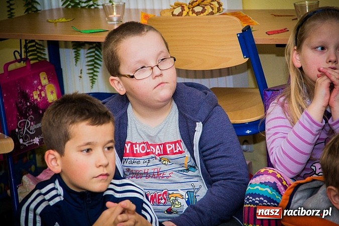 Zdjęcie w galerii na portalu naszraciborz.pl: Wielkie czytanie, czyli wieczór bajek w SP 15 wiadomości z regionu