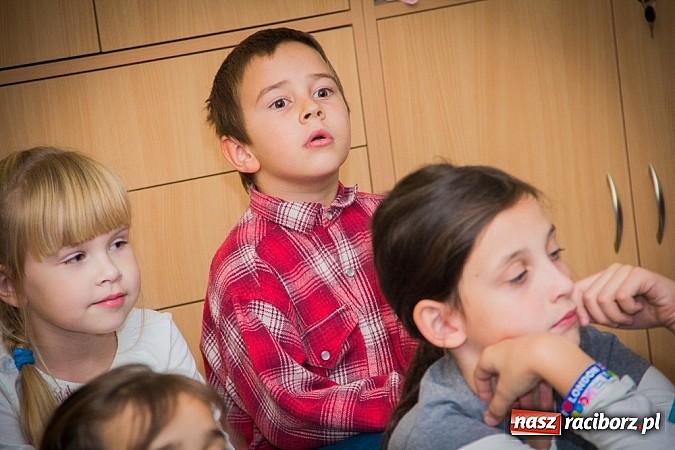 Zdjęcie w galerii na portalu naszraciborz.pl: Wielkie czytanie, czyli wieczór bajek w SP 15 wiadomości z regionu