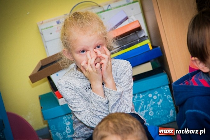 Zdjęcie w galerii na portalu naszraciborz.pl: Wielkie czytanie, czyli wieczór bajek w SP 15 wiadomości z regionu