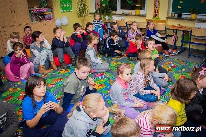 Zdjęcie w galerii na portalu naszraciborz.pl: Wielkie czytanie, czyli wieczór bajek w SP 15 wiadomości z regionu