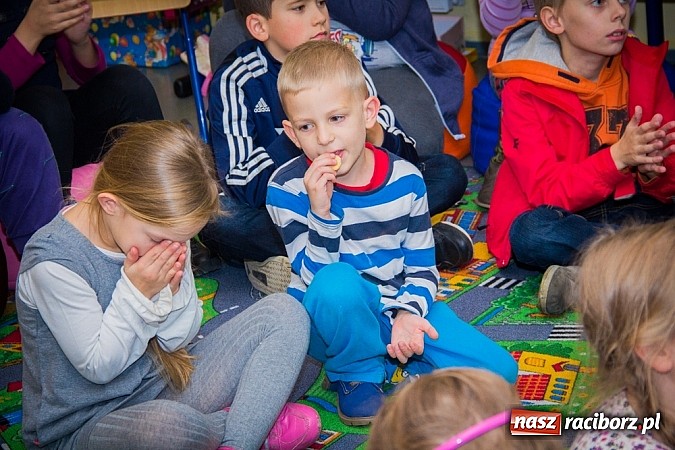 Zdjęcie w galerii na portalu naszraciborz.pl: Wielkie czytanie, czyli wieczór bajek w SP 15 wiadomości z regionu