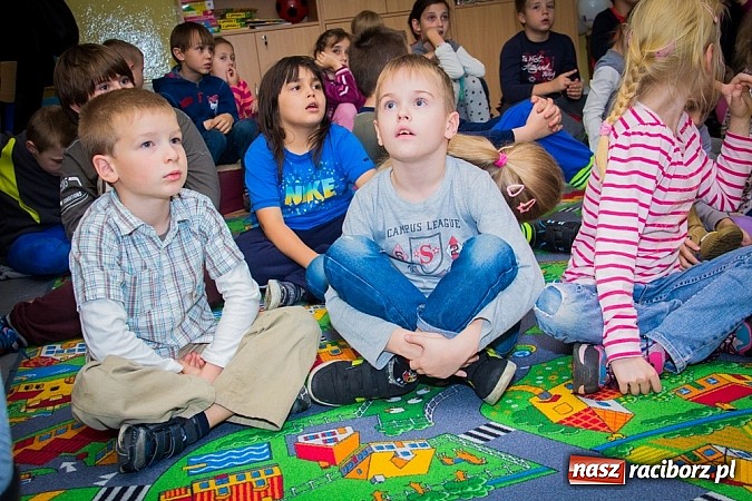 Zdjęcie w galerii na portalu naszraciborz.pl: Wielkie czytanie, czyli wieczór bajek w SP 15 wiadomości z regionu