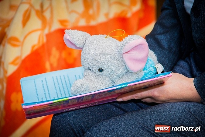 Zdjęcie w galerii na portalu naszraciborz.pl: Wielkie czytanie, czyli wieczór bajek w SP 15 wiadomości z regionu
