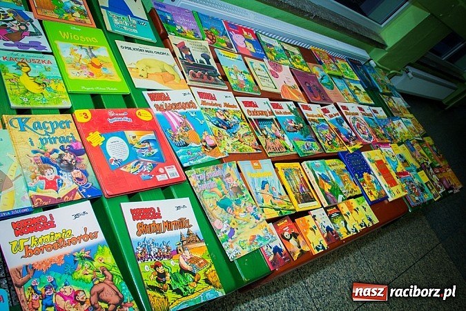 Zdjęcie w galerii na portalu naszraciborz.pl: Wielkie czytanie, czyli wieczór bajek w SP 15 wiadomości z regionu