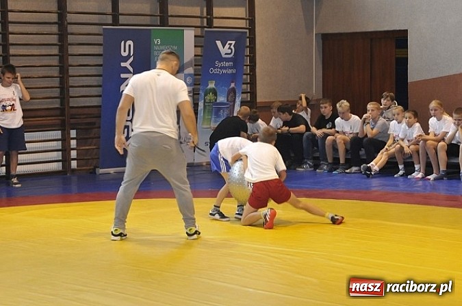 Zdjęcie w galerii na portalu naszraciborz.pl: Rywalizacje szkół w zapasach  wiadomości z regionu