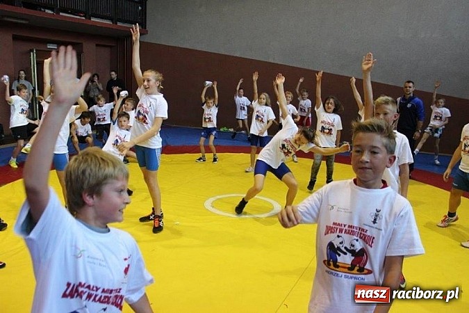 Zdjęcie w galerii na portalu naszraciborz.pl: Rywalizacje szkół w zapasach  wiadomości z regionu