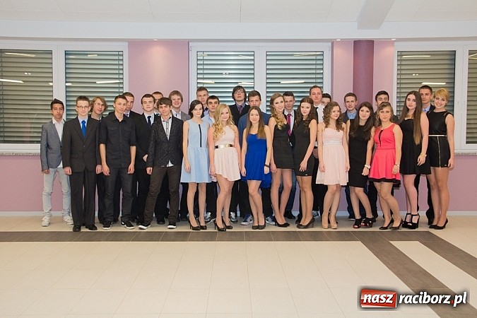Zdjęcie w galerii na portalu naszraciborz.pl: Półmetkowa zabawa II LO w Zakrzowie wiadomości z regionu