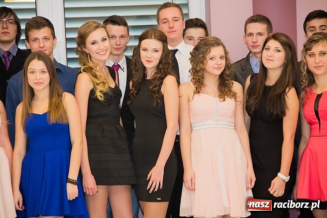 Zdjęcie w galerii na portalu naszraciborz.pl: Półmetkowa zabawa II LO w Zakrzowie wiadomości z regionu