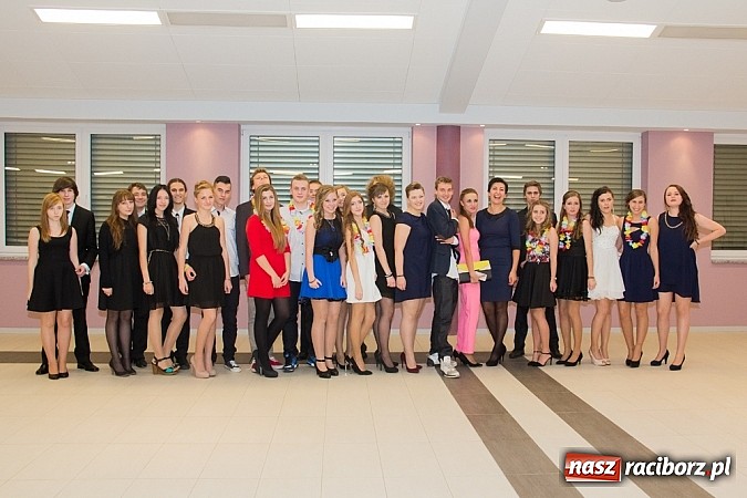 Zdjęcie w galerii na portalu naszraciborz.pl: Półmetkowa zabawa II LO w Zakrzowie wiadomości z regionu