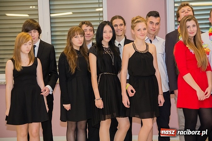 Zdjęcie w galerii na portalu naszraciborz.pl: Półmetkowa zabawa II LO w Zakrzowie wiadomości z regionu
