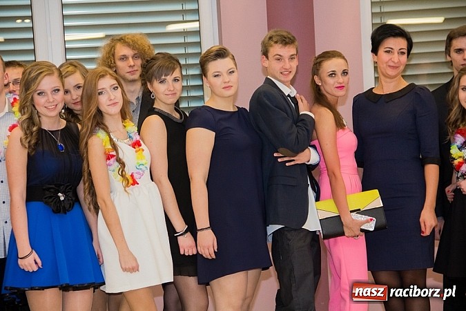 Zdjęcie w galerii na portalu naszraciborz.pl: Półmetkowa zabawa II LO w Zakrzowie wiadomości z regionu