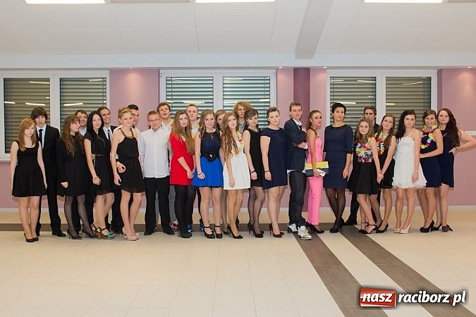 Zdjęcie w galerii na portalu naszraciborz.pl: Półmetkowa zabawa II LO w Zakrzowie wiadomości z regionu