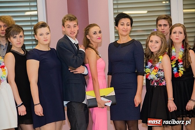 Zdjęcie w galerii na portalu naszraciborz.pl: Półmetkowa zabawa II LO w Zakrzowie wiadomości z regionu