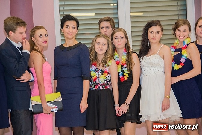 Zdjęcie w galerii na portalu naszraciborz.pl: Półmetkowa zabawa II LO w Zakrzowie wiadomości z regionu
