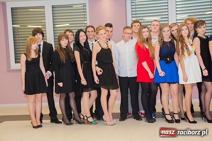 Zdjęcie w galerii na portalu naszraciborz.pl: Półmetkowa zabawa II LO w Zakrzowie wiadomości z regionu
