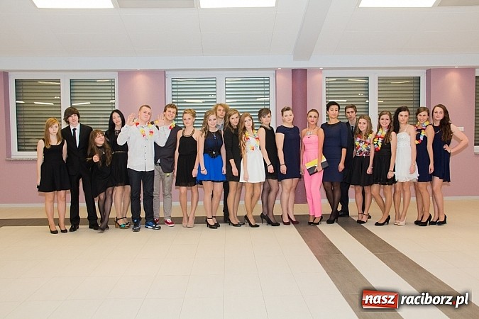 Zdjęcie w galerii na portalu naszraciborz.pl: Półmetkowa zabawa II LO w Zakrzowie wiadomości z regionu