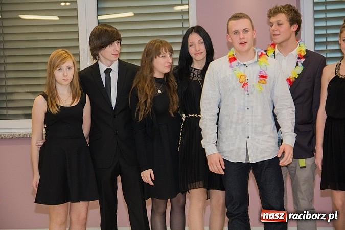 Zdjęcie w galerii na portalu naszraciborz.pl: Półmetkowa zabawa II LO w Zakrzowie wiadomości z regionu