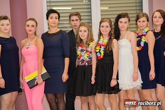 Zdjęcie w galerii na portalu naszraciborz.pl: Półmetkowa zabawa II LO w Zakrzowie wiadomości z regionu