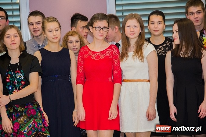 Zdjęcie w galerii na portalu naszraciborz.pl: Półmetkowa zabawa II LO w Zakrzowie wiadomości z regionu