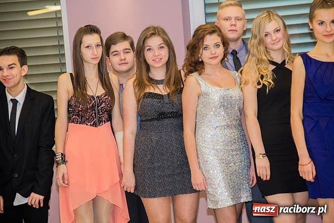 Zdjęcie w galerii na portalu naszraciborz.pl: Półmetkowa zabawa II LO w Zakrzowie wiadomości z regionu