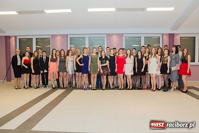 Zdjęcie w galerii na portalu naszraciborz.pl: Półmetkowa zabawa II LO w Zakrzowie wiadomości z regionu